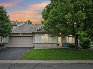 1118 Crystal Pl W, Chaska, MN 55318