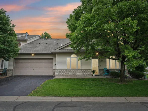 1118 Crystal Pl W, Chaska, MN 55318