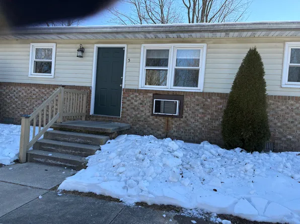 2449 Charles Town Rd APT 5, Kearneysville, WV 25430