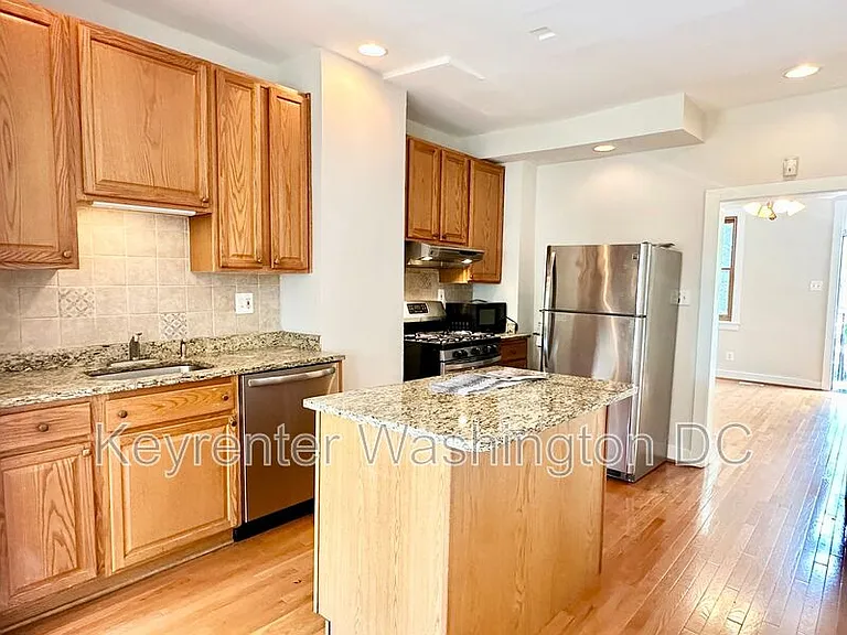 1528 8th St NW — Photo 8