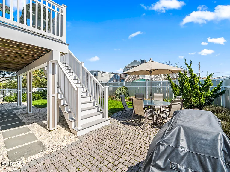 204 Randall Ave — Photo 3