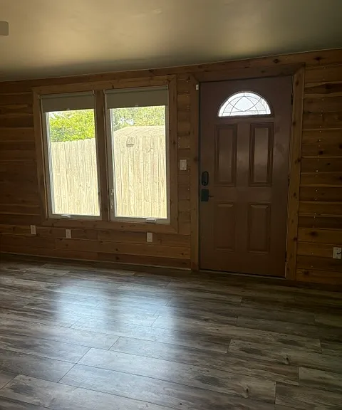 901A Dolphin Pl — Photo 2