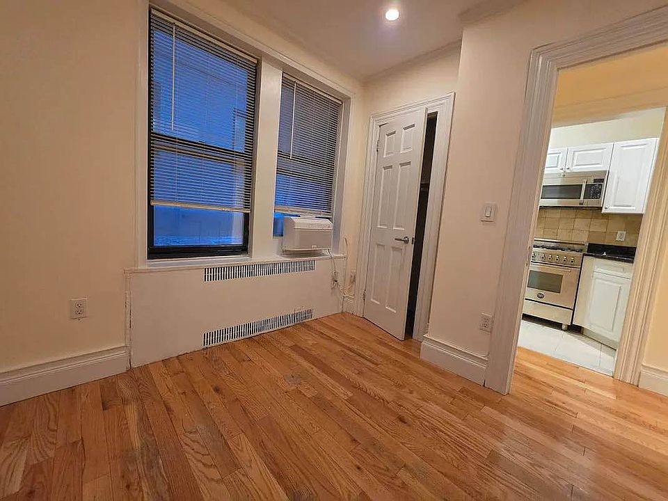 1st image of 150 W 21st St #T