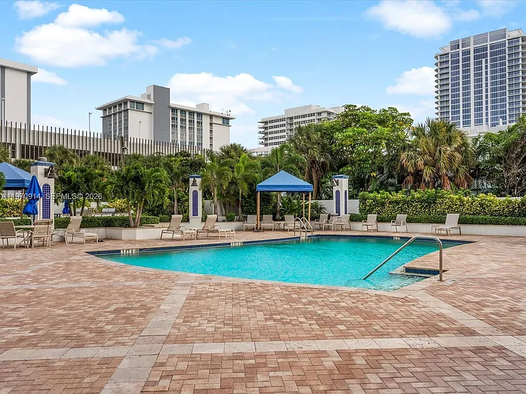 336 N Birch Rd #PENTHOUSE — Photo 41