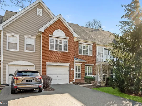 106 Treymore Ct, Pennington, NJ 08534