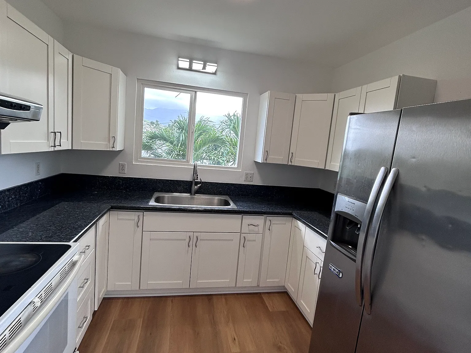 4 bed, 1800 sqft, $6,500 — Photo 3