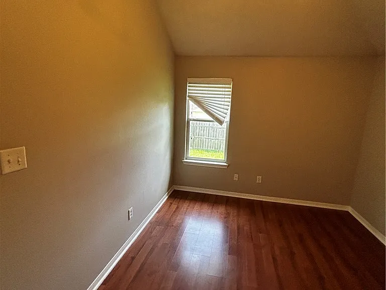 2906 Elise Ln — Photo 11