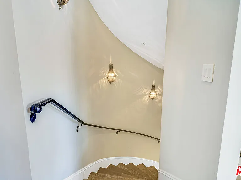 19633 Wells Dr — Photo 34