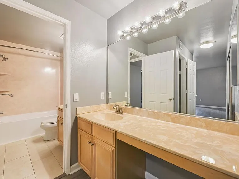 2536 White Oak Pl #5 — Photo 23