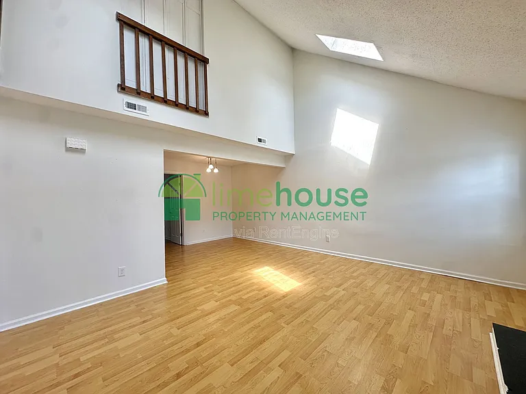 3207 Creekside Dr — Photo 4
