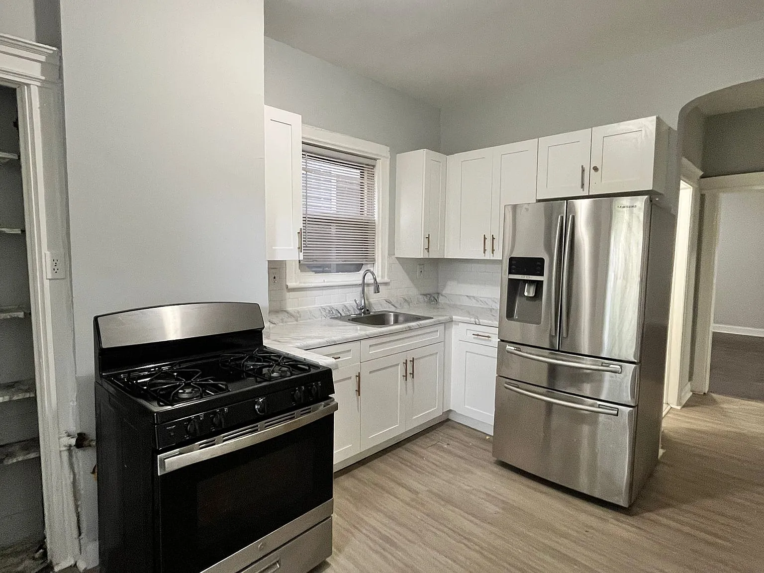 3 bed, 1000 sqft, $2,200 — Photo 1