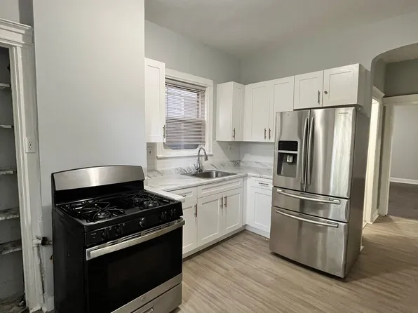 68 Wegman Pkwy #1, Jersey City, NJ 07305