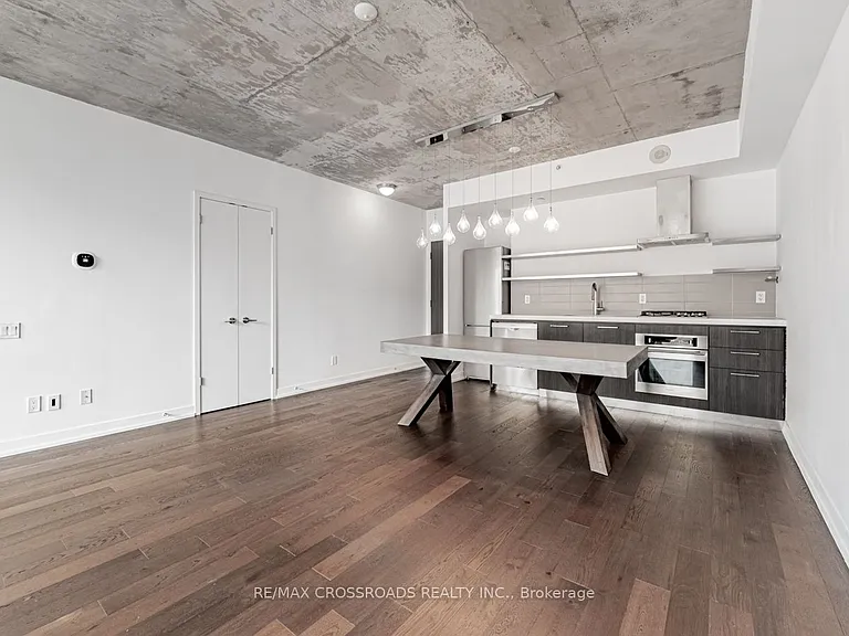 560 King St W #524 — Photo 9