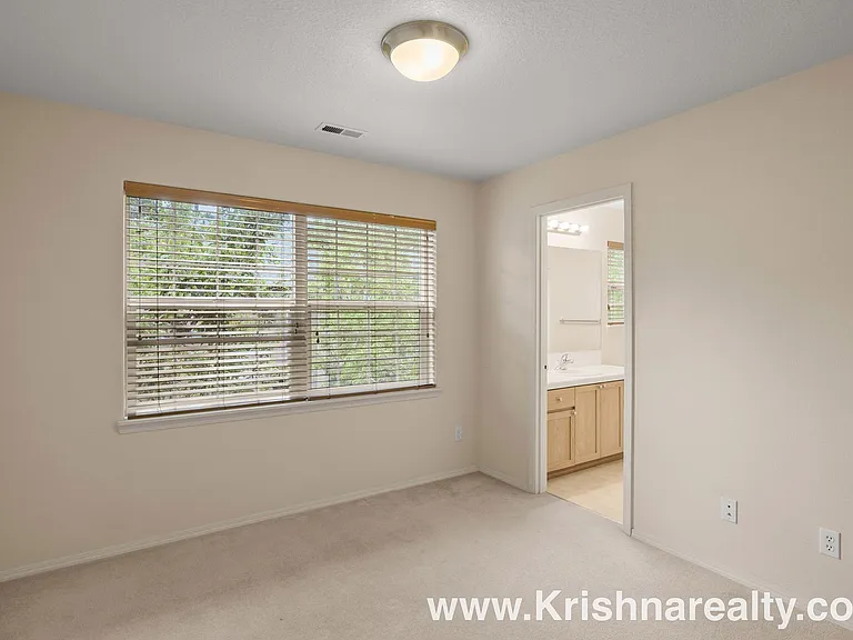6006 NE Maidstone St — Photo 18