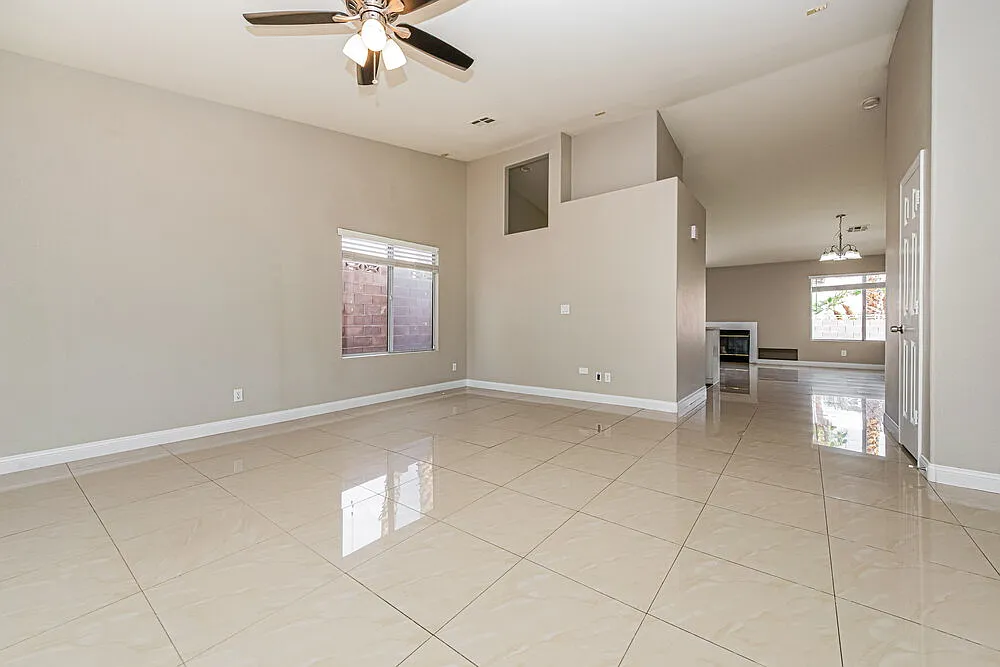 3 bed, 2.0 bath, 1785 sqft, $2,145 — Photo 3
