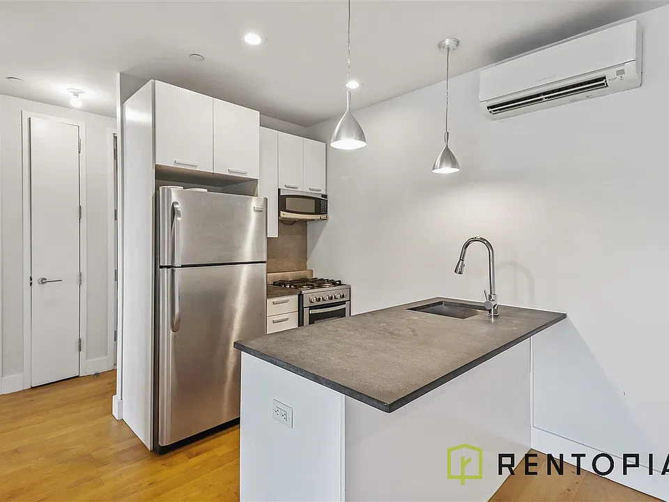 836 Dekalb Ave #4I