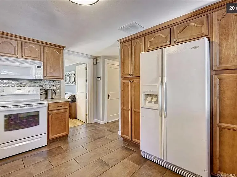 168 Roseleah Ave — Photo 12