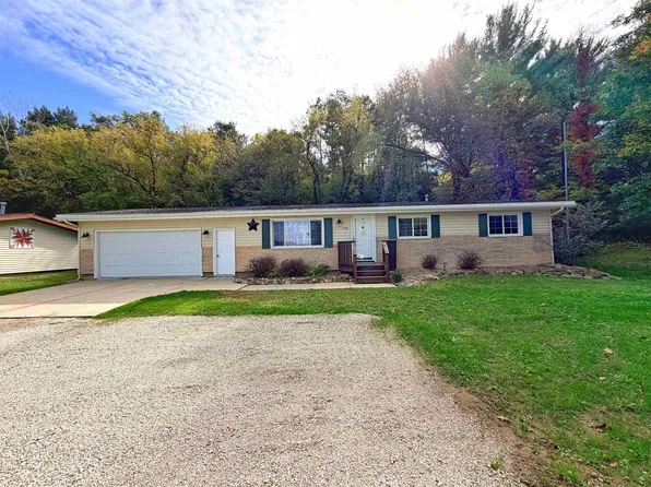 1789 Old Stage Rd, Decorah, IA 52101