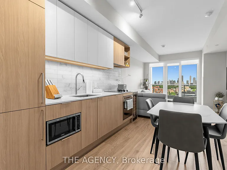 2020 Bathurst St #1817 — Photo 1