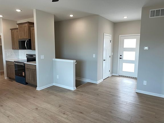 3rd image of 2809 N Rutland Ln