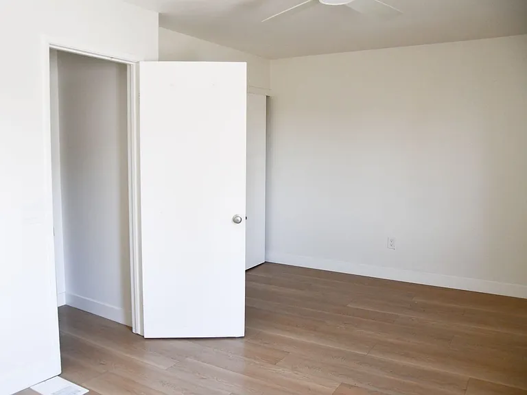 994 Valencia St — Photo 25