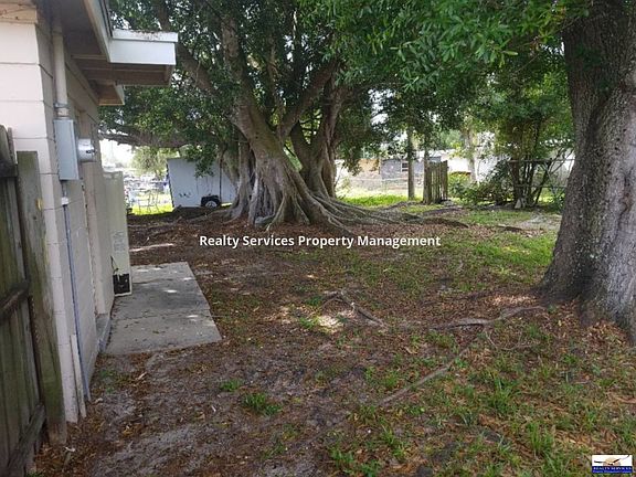 2nd image of 1422 Gardenia Ave