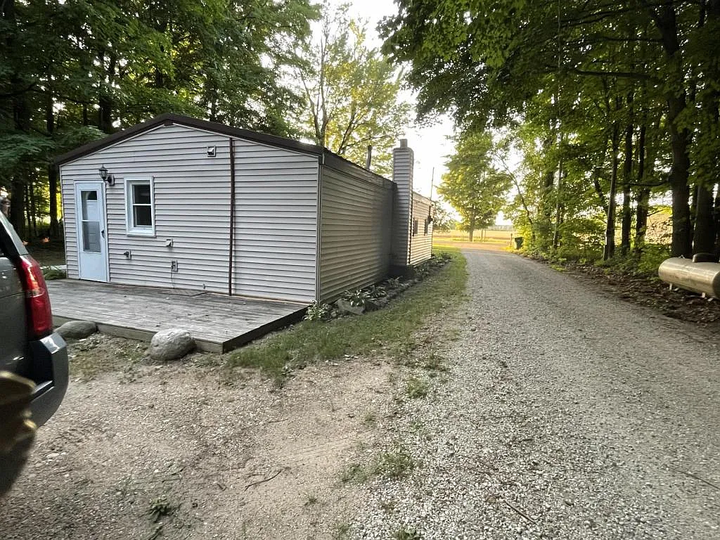 20811 Moorepark Rd — Photo 4
