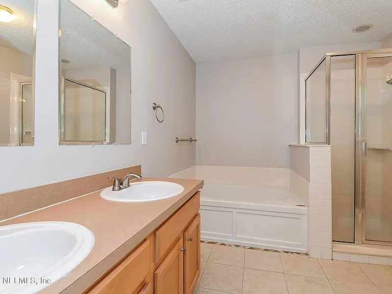 12579 Woodfield Cir W — Photo 10