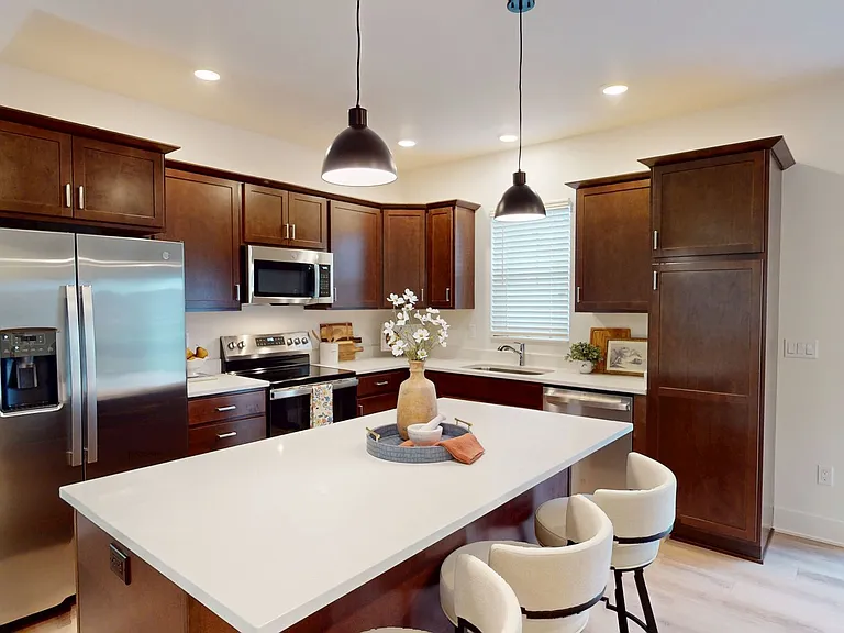 1118 Ida Pl — Photo 2