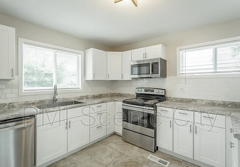 1375 Orbit Dr — Photo 29
