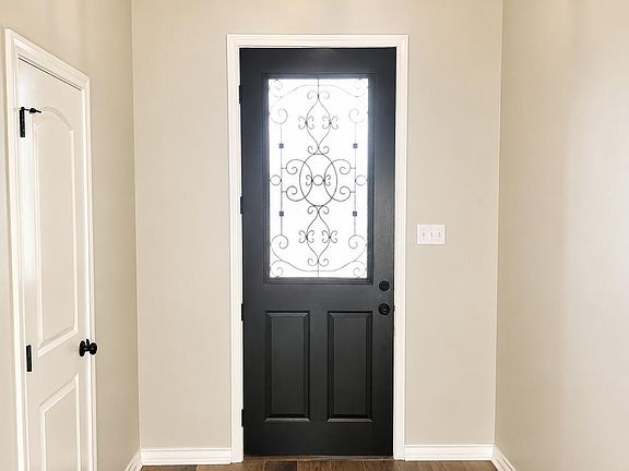 2nd image of 5005 Scarlett Oak Ln