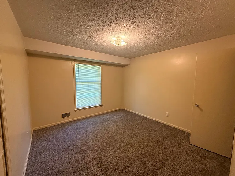 6201 Lynnchester Dr — Photo 12