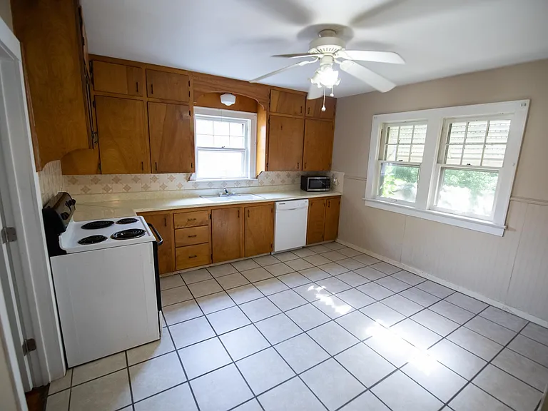 810 Illinois Ave — Photo 5
