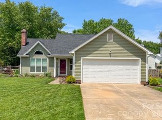 3930 Huntmeadow Dr, Charlotte, NC 28269