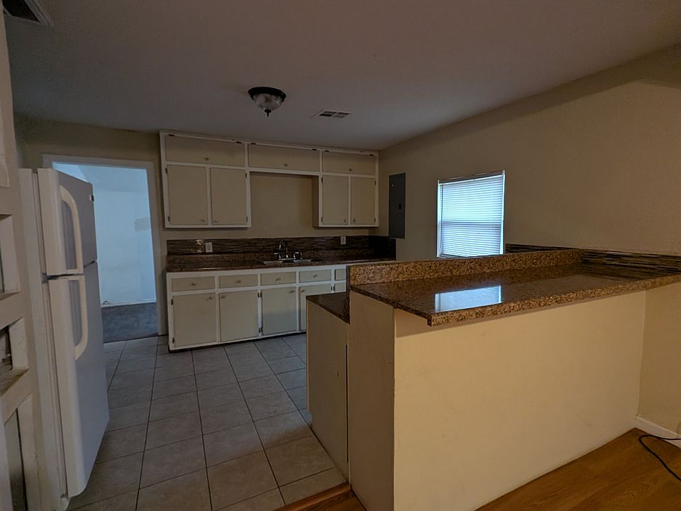 1st image of 902 N McKinley Ave