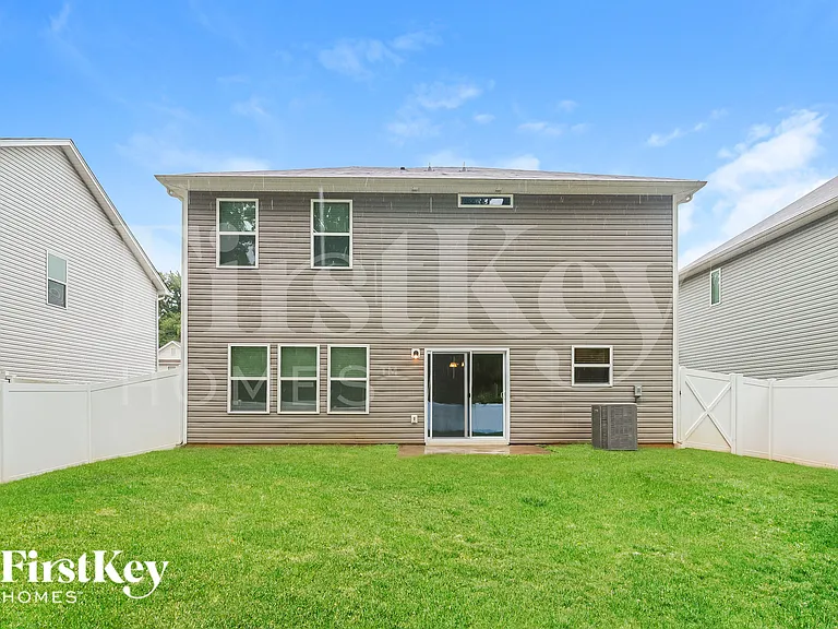 9526 Hamel St — Photo 15