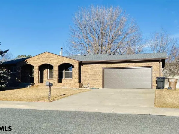 3701 Skyline Dr, Scottsbluff, NE 69361