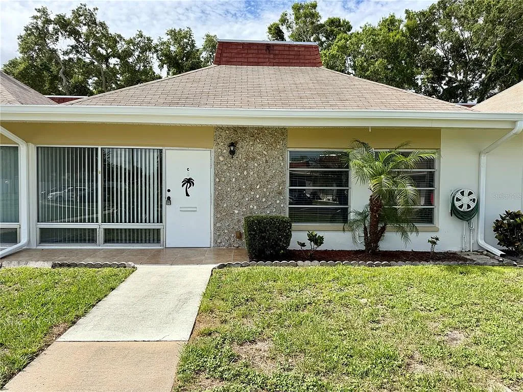 2 bed, 1.5 bath, 825 sqft, $1,200 — Photo 1