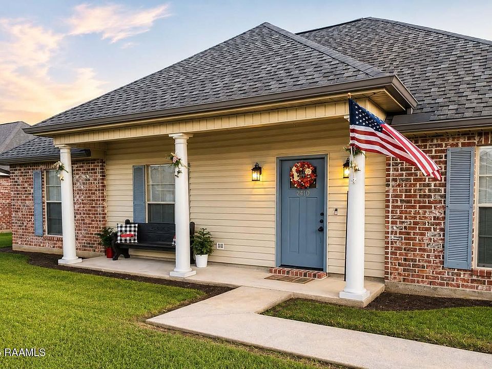 1st image of 740 S Belle Cir