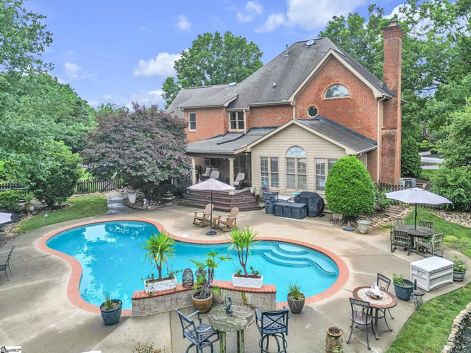 1st image of 1 Squires Meadow Ct