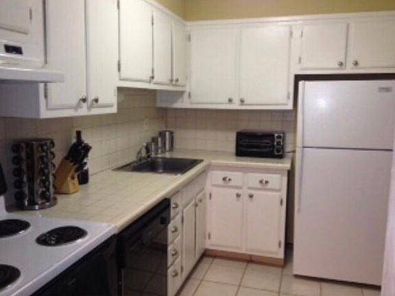 4th image of 12 Stony Brook Dr APT A5