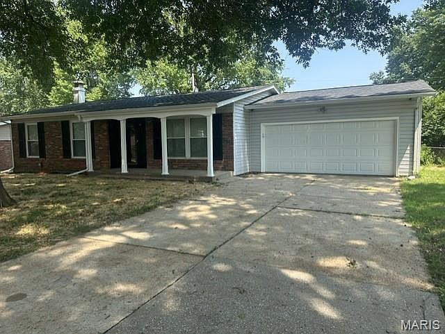 1st image of 11954 Lakecrest Ln