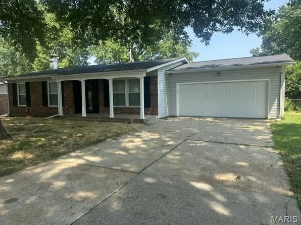 11954 Lakecrest Ln, Saint Louis, MO 63138