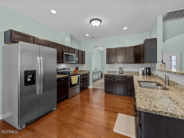 411 Palisades Way — Photo 16