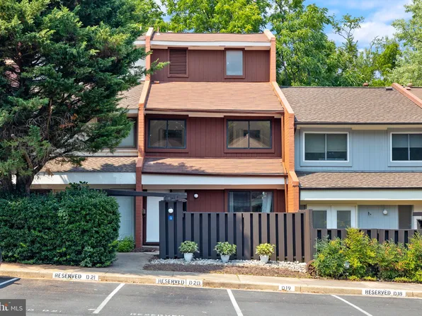 1313 Northgate Sq, Reston, VA 20190