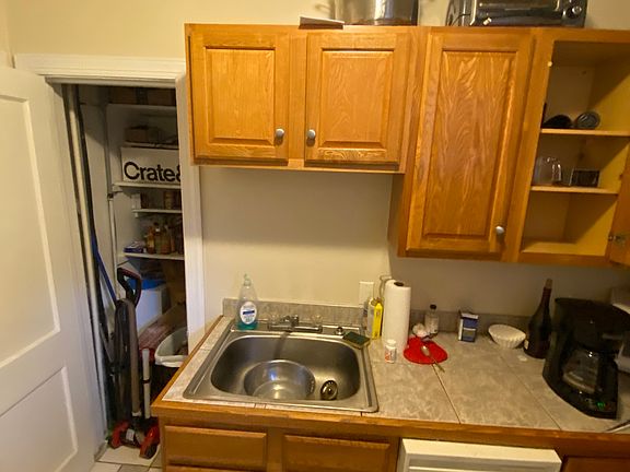 3rd image of 3426 W Grace St APT 4