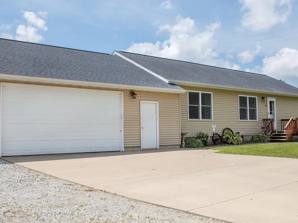 544 W Washington St, Winthrop, IA 50682