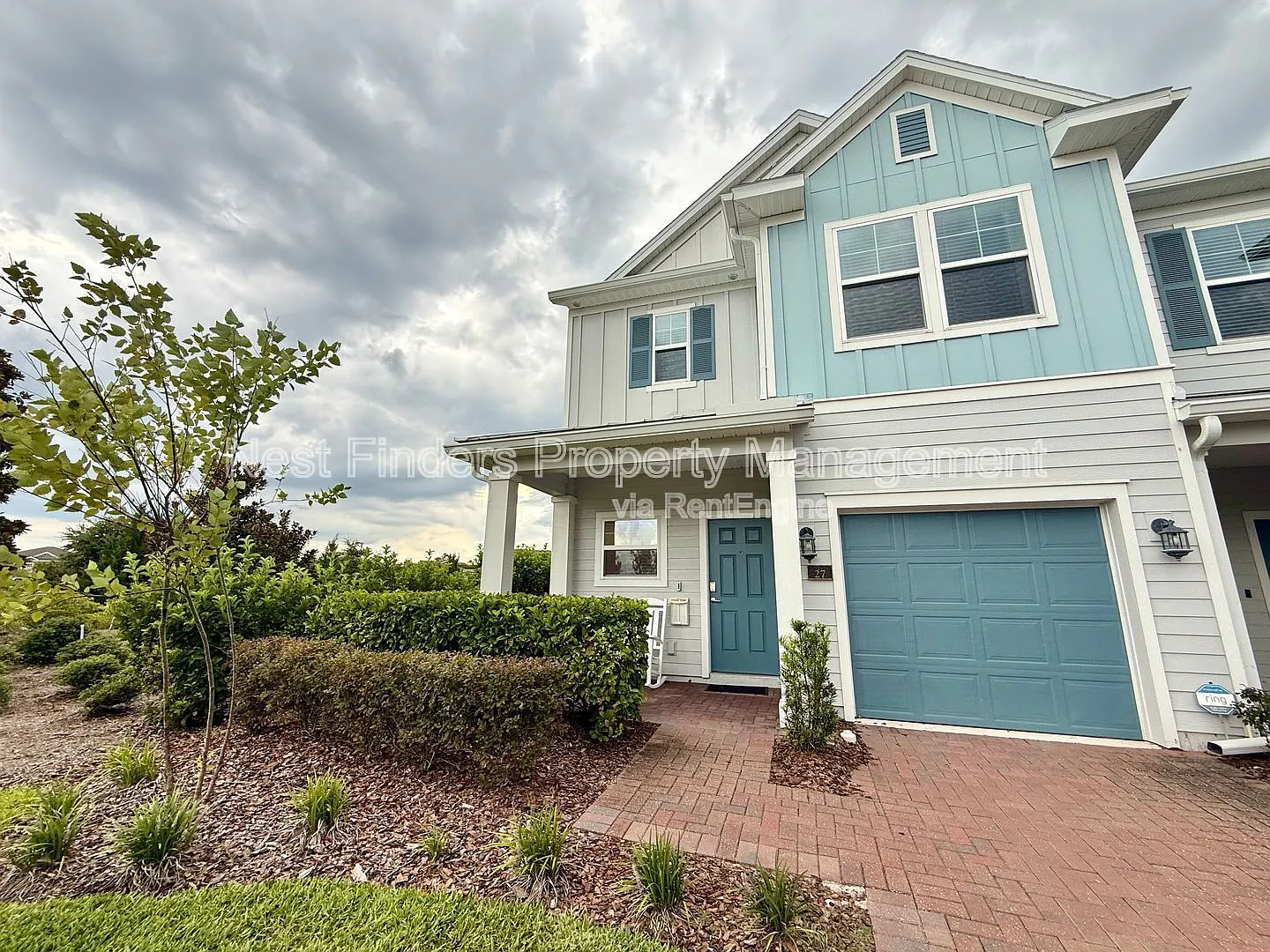 3 bed, 2.5 bath, 1750 sqft, $2,400 — Photo 1