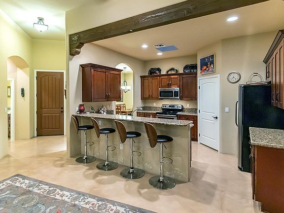 3rd image of 1601 N Ohana Pl