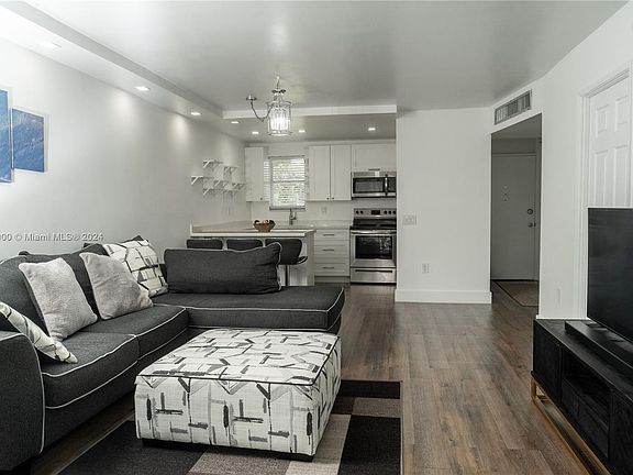 5th image of 1700 NE 191st St APT 203